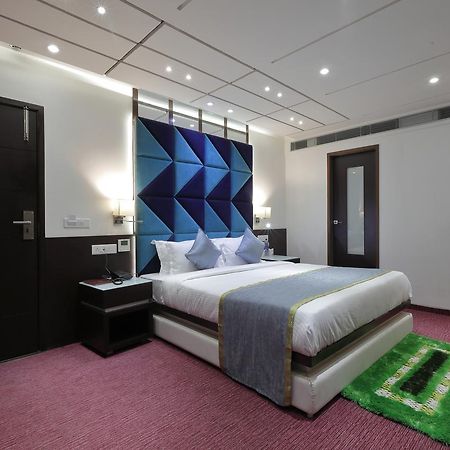 Hotel Pragati The Grand Αχμπανταμπάντ Εξωτερικό φωτογραφία