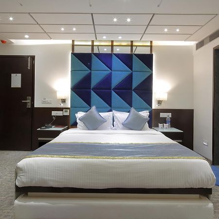 Hotel Pragati The Grand Αχμπανταμπάντ Εξωτερικό φωτογραφία