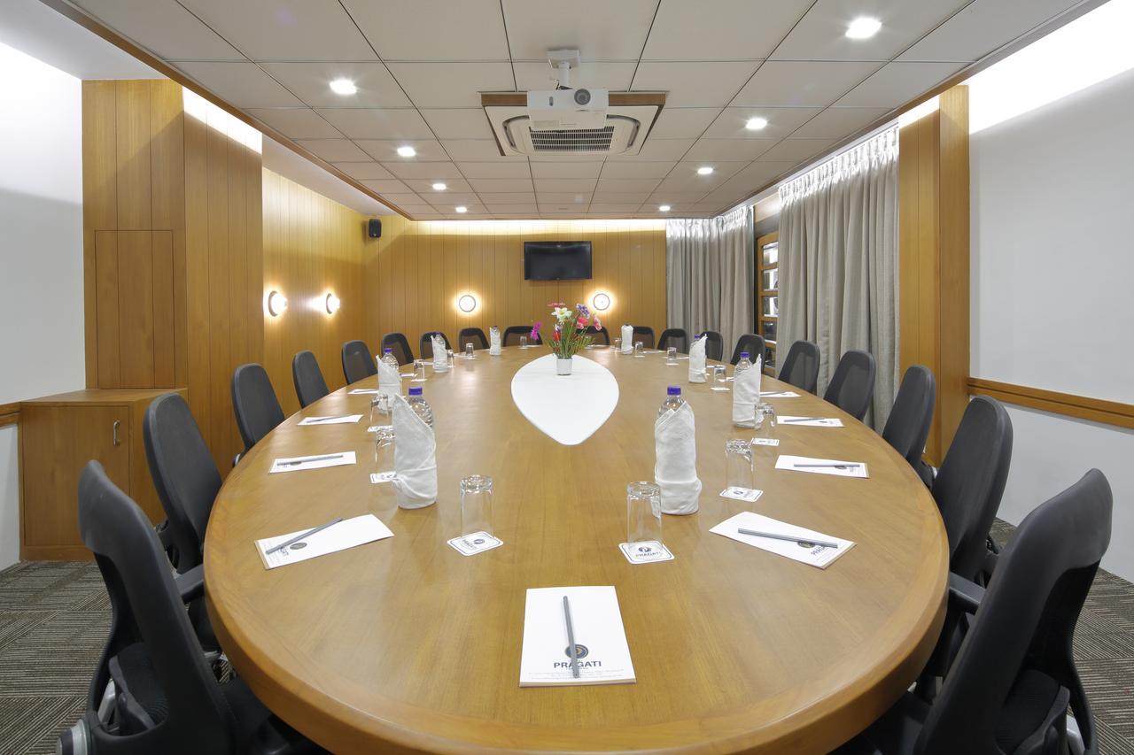 Hotel Pragati The Grand Αχμπανταμπάντ Εξωτερικό φωτογραφία