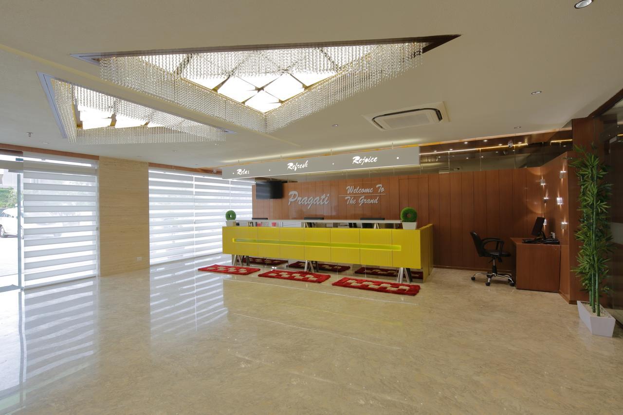 Hotel Pragati The Grand Αχμπανταμπάντ Εξωτερικό φωτογραφία