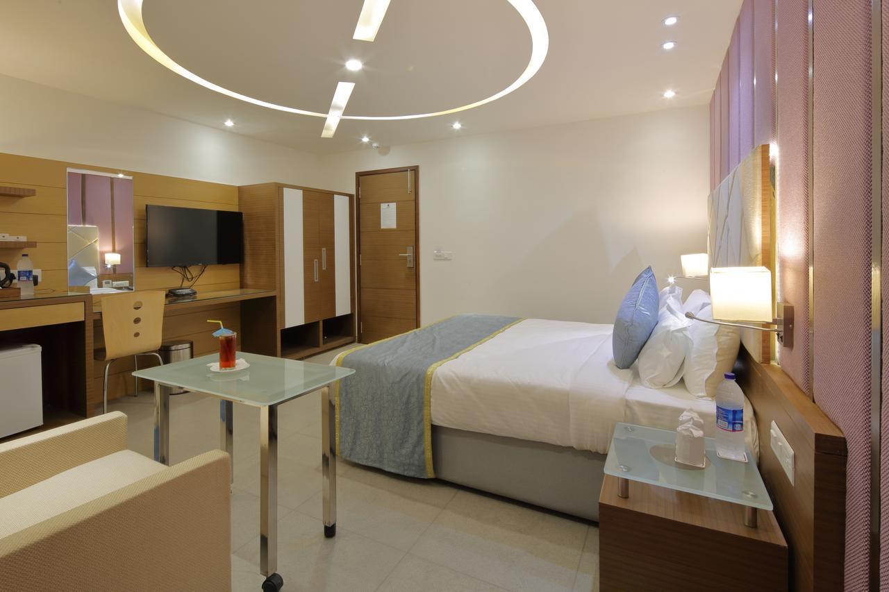 Hotel Pragati The Grand Αχμπανταμπάντ Εξωτερικό φωτογραφία