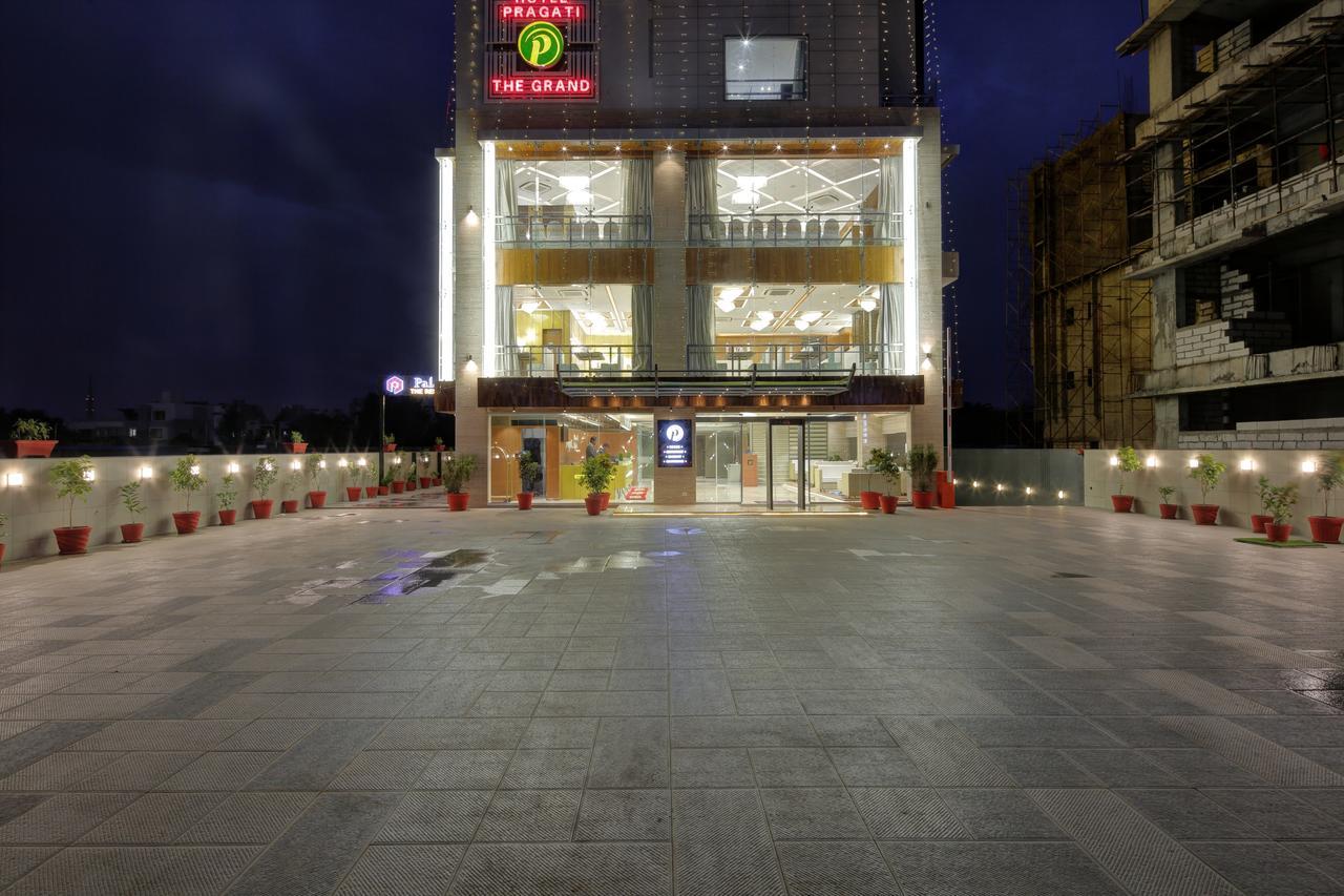 Hotel Pragati The Grand Αχμπανταμπάντ Εξωτερικό φωτογραφία