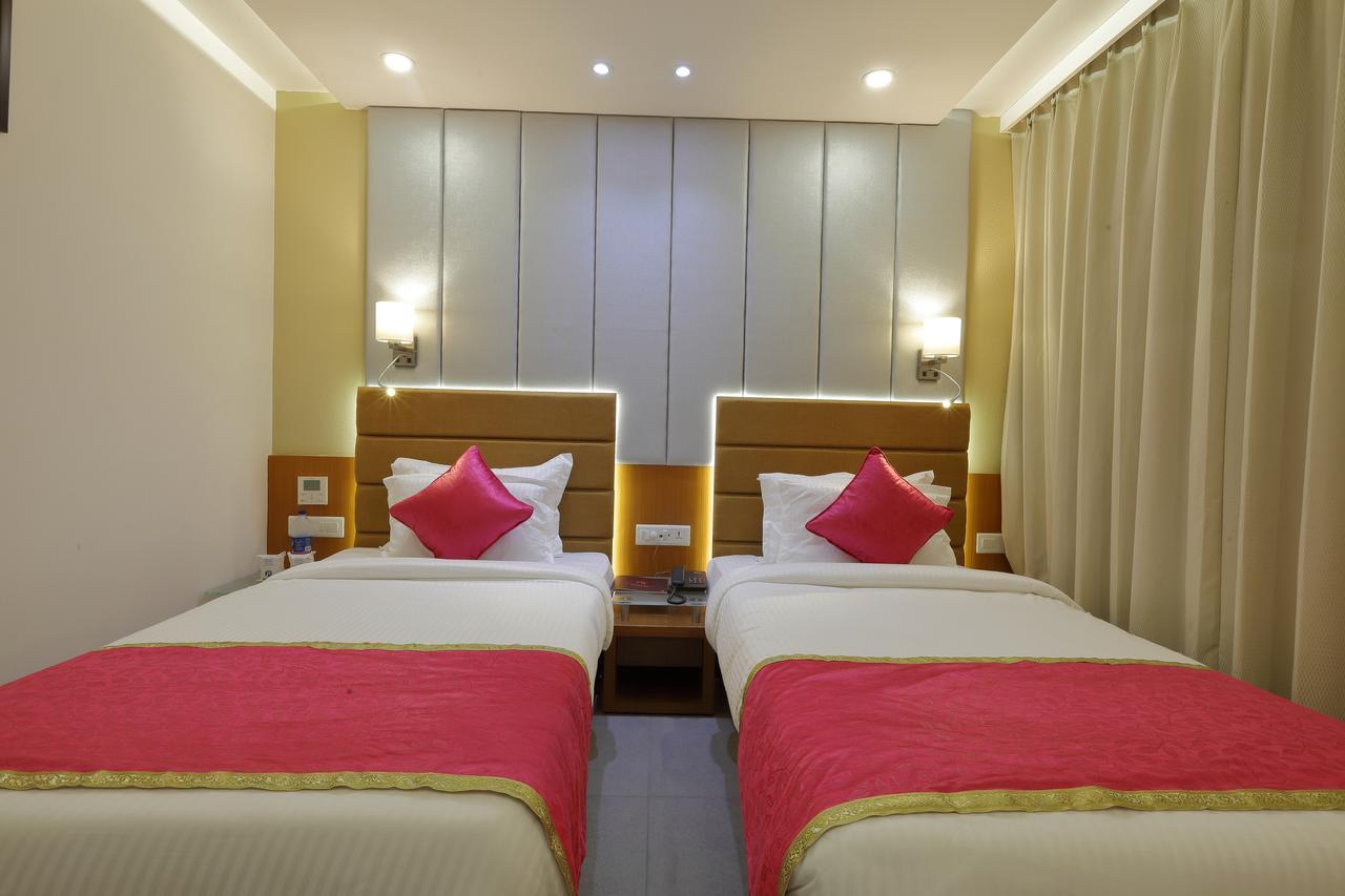 Hotel Pragati The Grand Αχμπανταμπάντ Εξωτερικό φωτογραφία