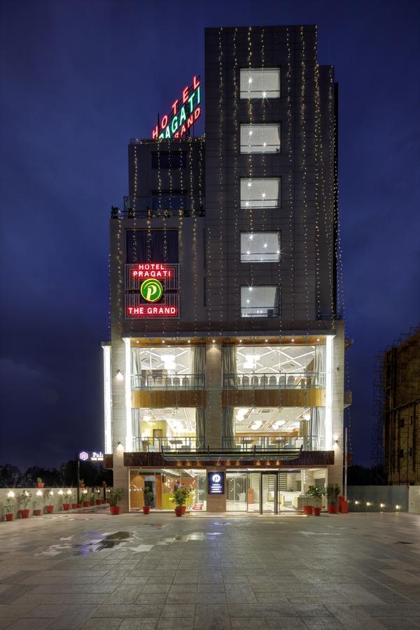 Hotel Pragati The Grand Αχμπανταμπάντ Εξωτερικό φωτογραφία