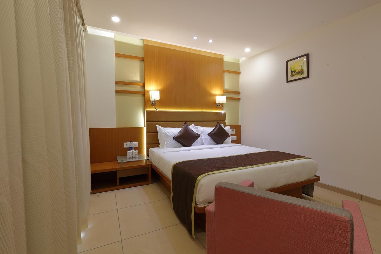 Hotel Pragati The Grand Αχμπανταμπάντ Εξωτερικό φωτογραφία