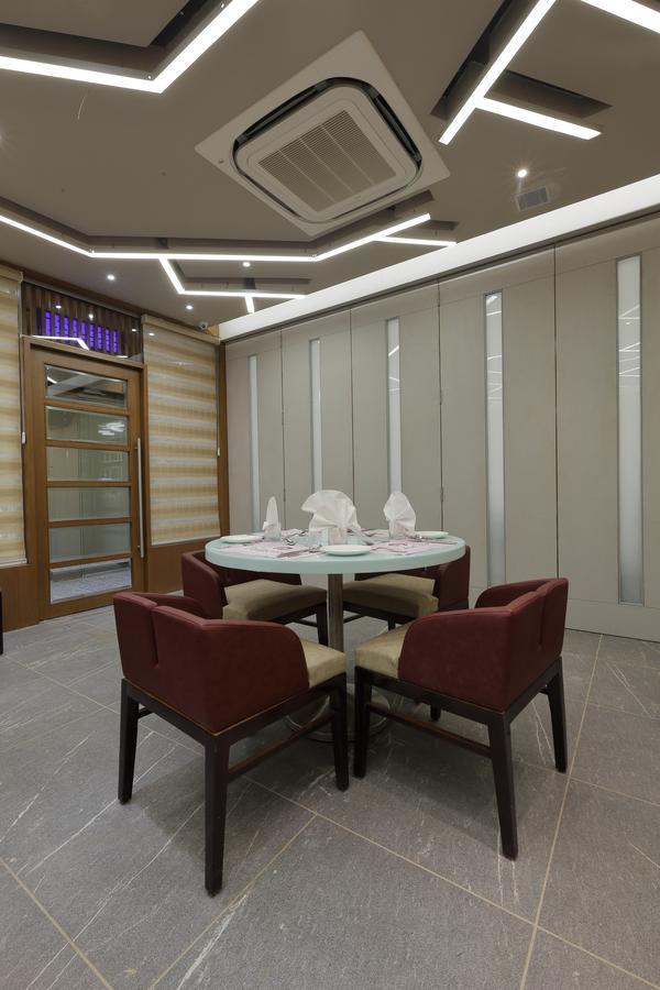 Hotel Pragati The Grand Αχμπανταμπάντ Εξωτερικό φωτογραφία