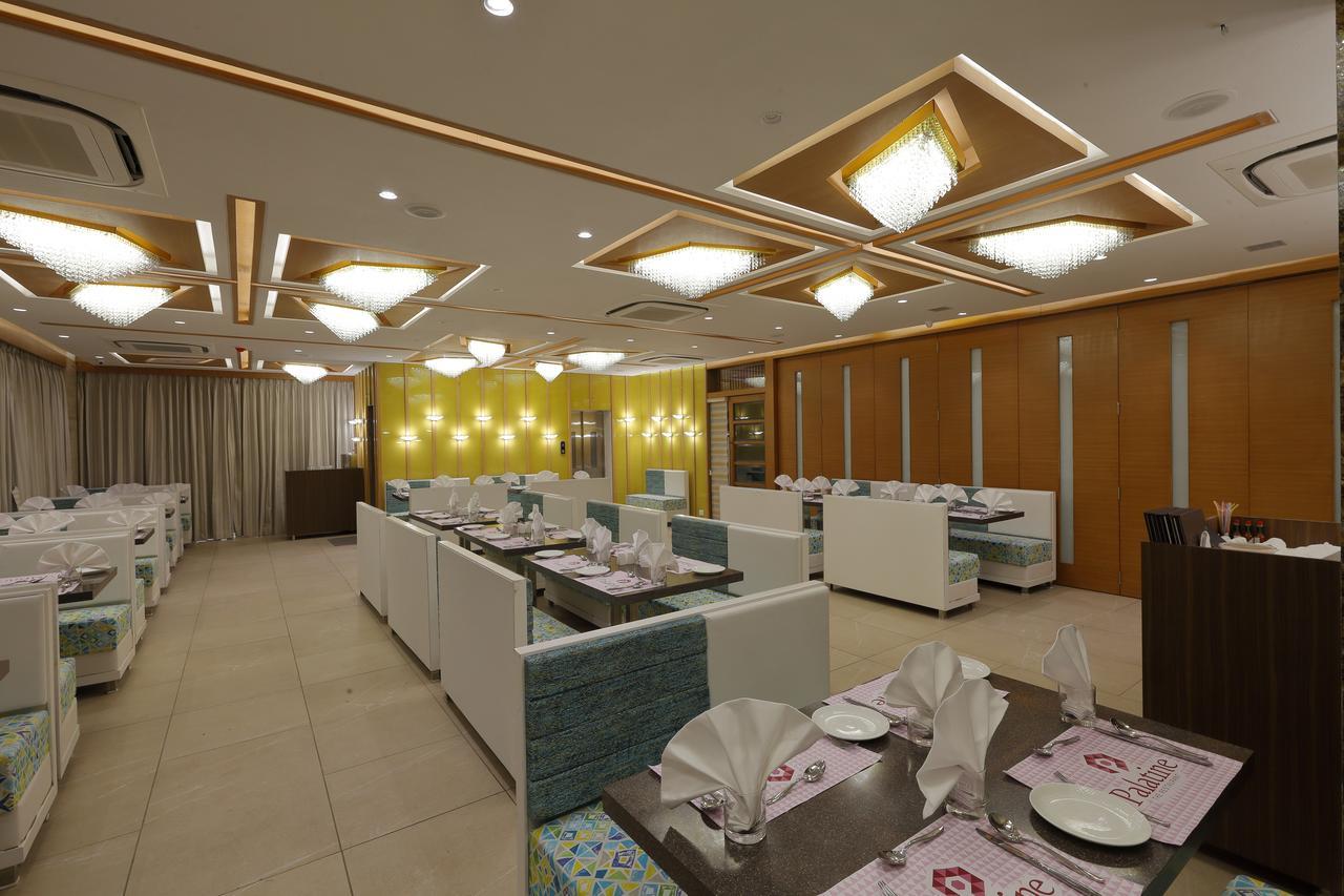 Hotel Pragati The Grand Αχμπανταμπάντ Εξωτερικό φωτογραφία