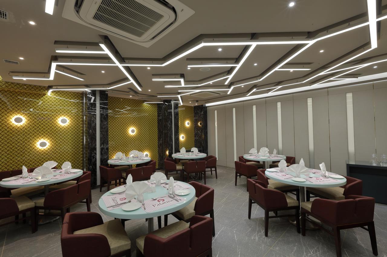 Hotel Pragati The Grand Αχμπανταμπάντ Εξωτερικό φωτογραφία