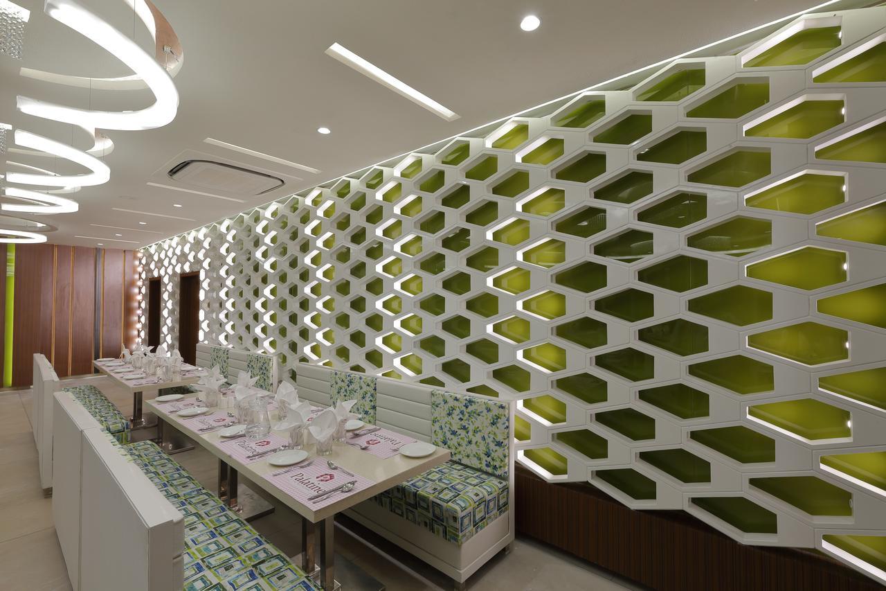 Hotel Pragati The Grand Αχμπανταμπάντ Εξωτερικό φωτογραφία