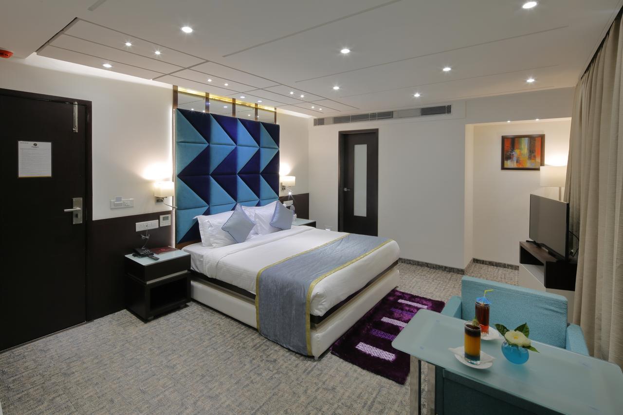 Hotel Pragati The Grand Αχμπανταμπάντ Εξωτερικό φωτογραφία