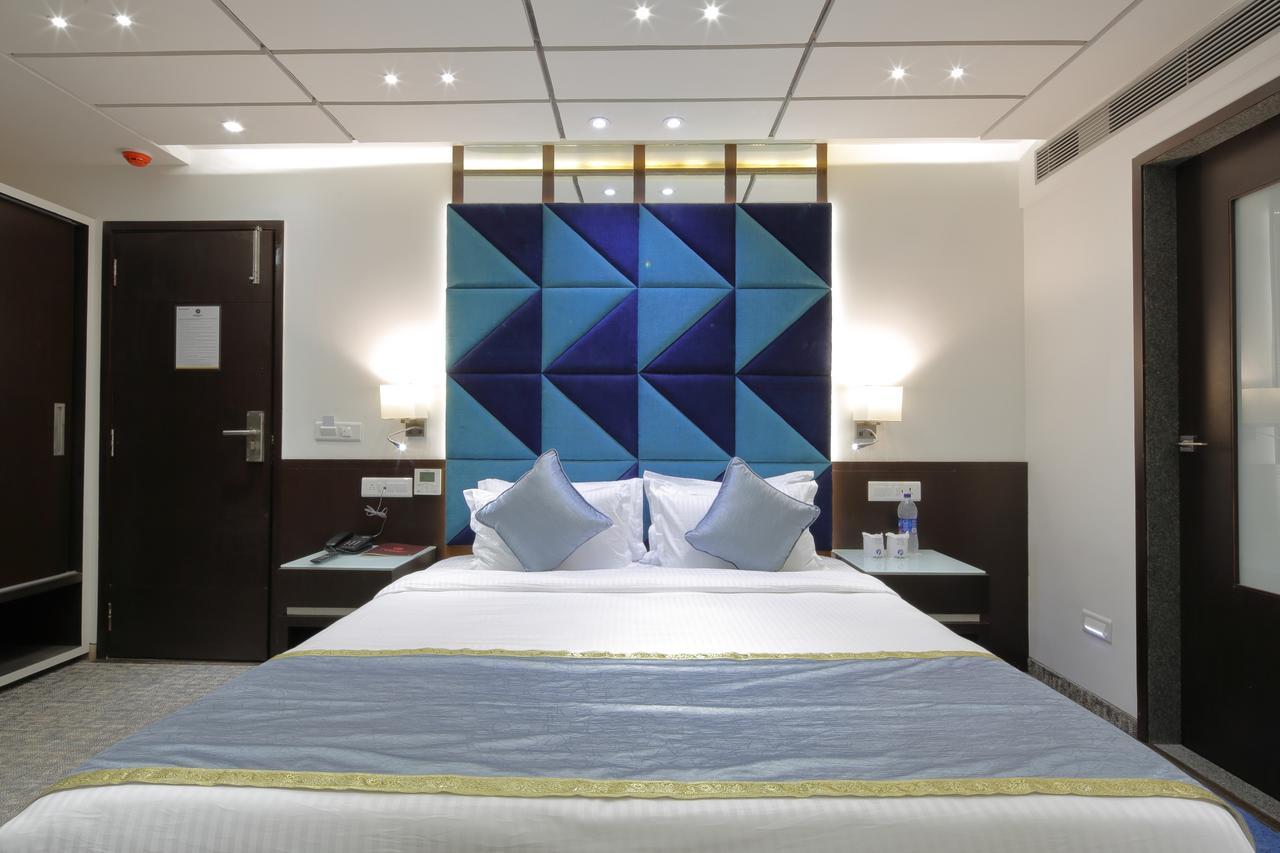 Hotel Pragati The Grand Αχμπανταμπάντ Εξωτερικό φωτογραφία
