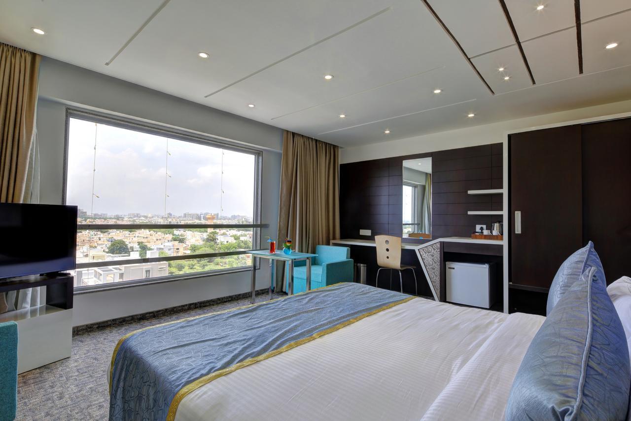 Hotel Pragati The Grand Αχμπανταμπάντ Εξωτερικό φωτογραφία