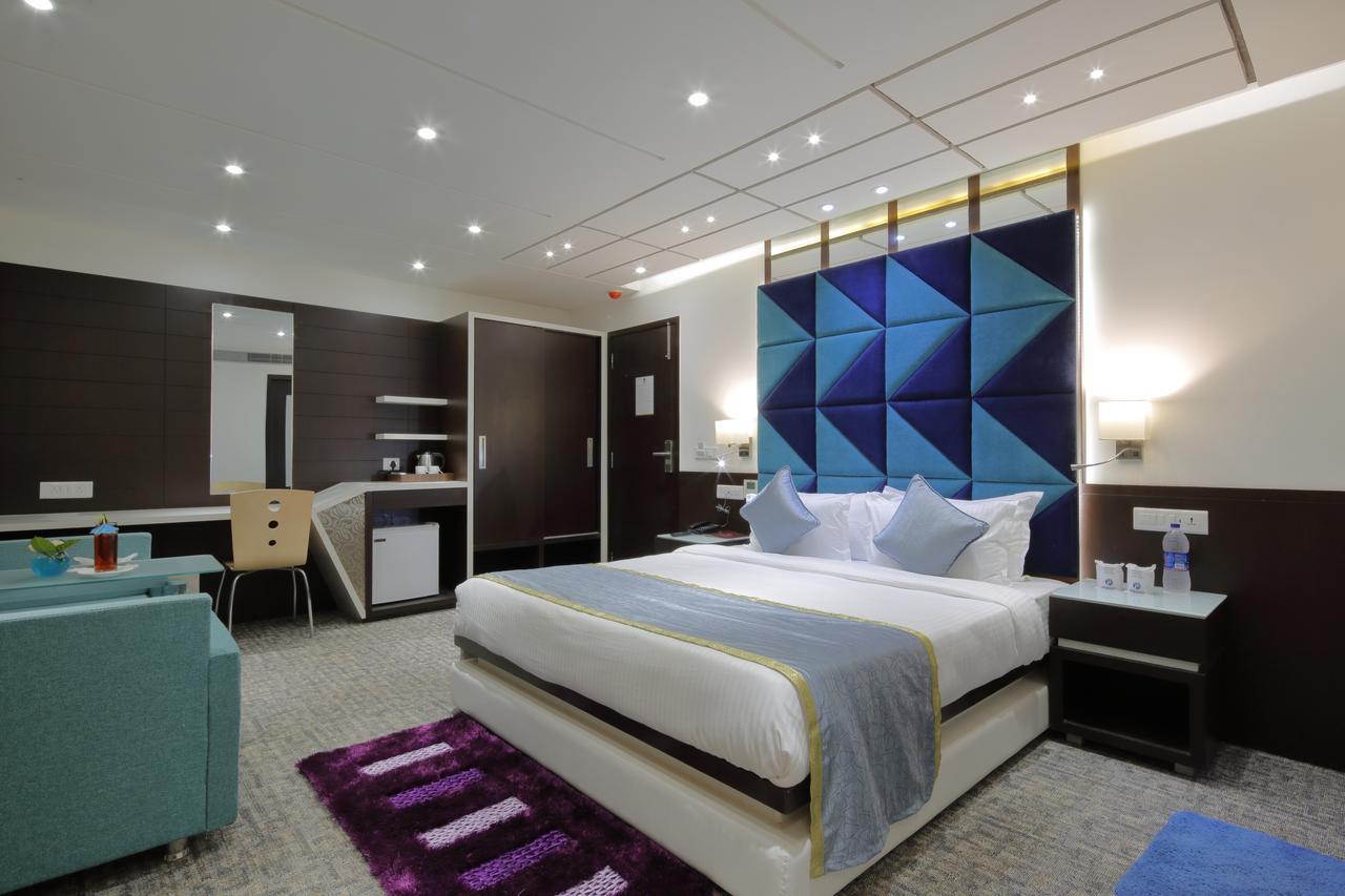 Hotel Pragati The Grand Αχμπανταμπάντ Εξωτερικό φωτογραφία