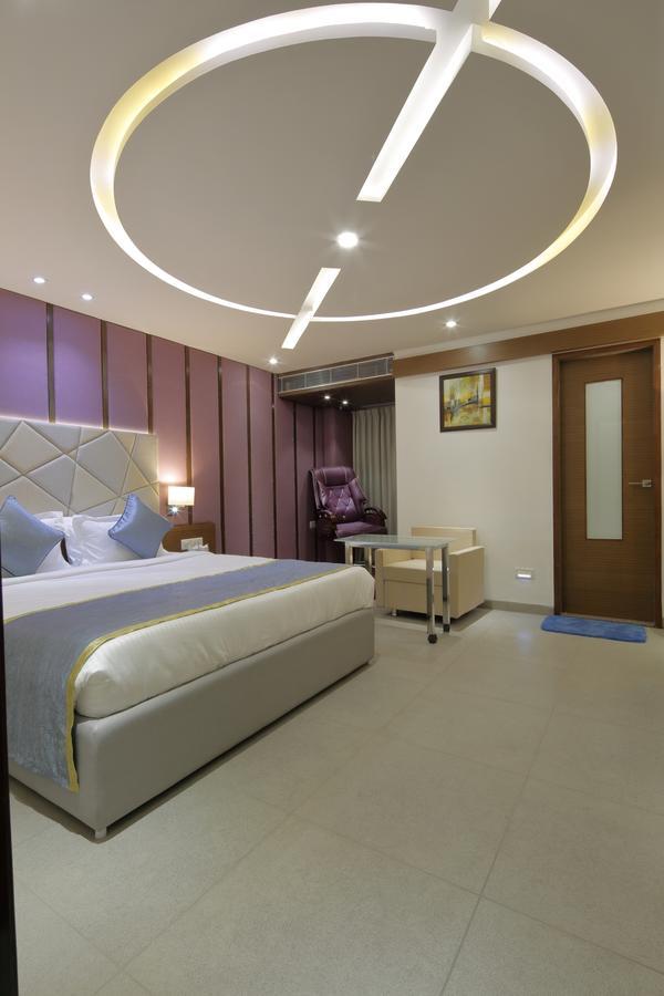 Hotel Pragati The Grand Αχμπανταμπάντ Εξωτερικό φωτογραφία